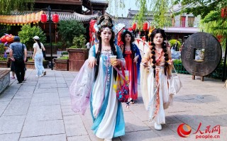 汉服罩袍穿搭图片男，汉服罩袍穿搭图片男生